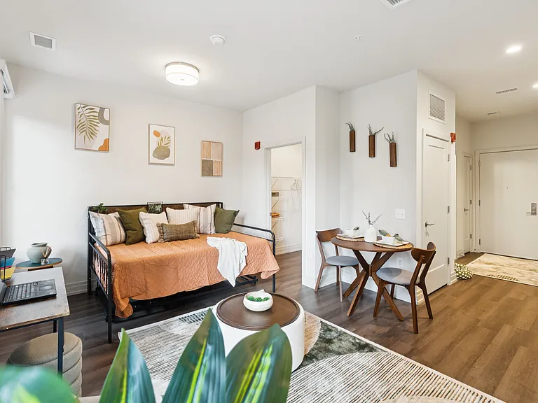 Park Morton Apartments — Photo 18
