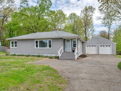 1044 East Street North, Suffield, CT, 06078
