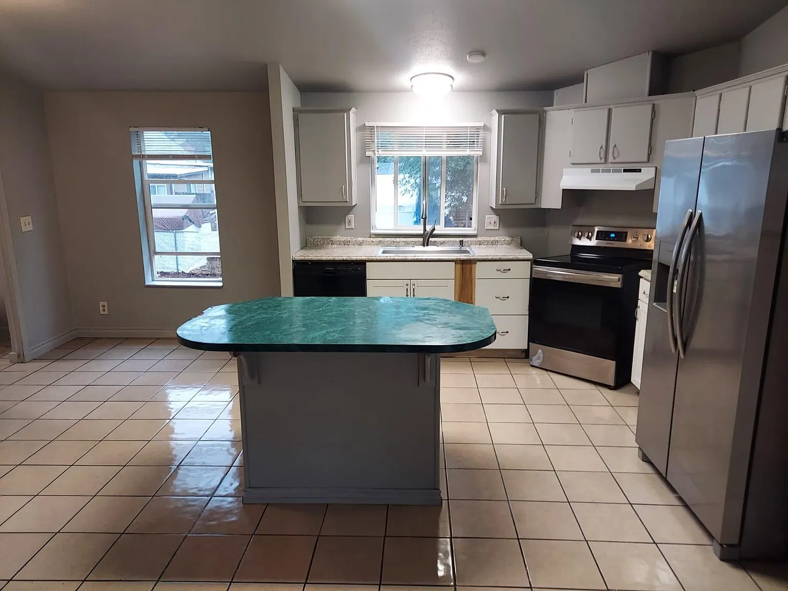 1674 Dogwood St — Photo 2