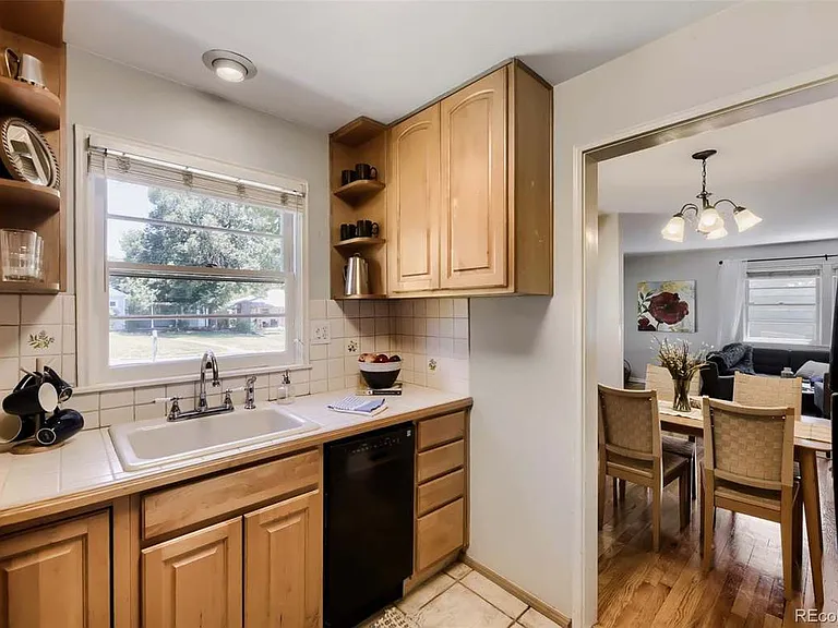 1665 S Columbine St — Photo 7