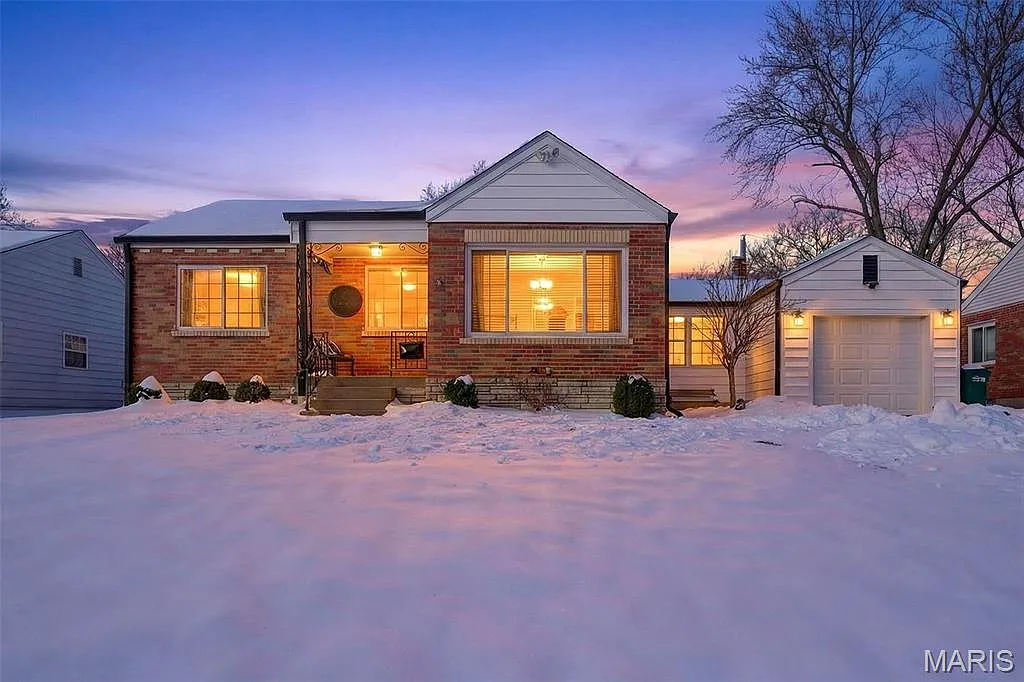 1335 Pinetree Ln photo 1