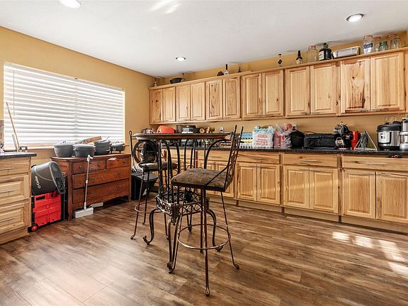 3rd image of 609 Marion Ln