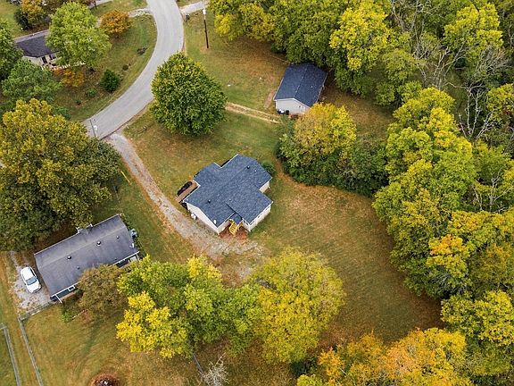 3rd image of 1593 Winding Way Cir