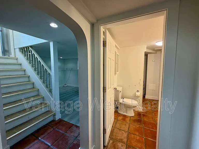 1230B Ethel St — Photo 9