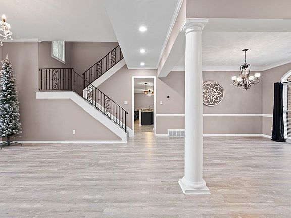 3rd image of 4862 Fox Springs Dr