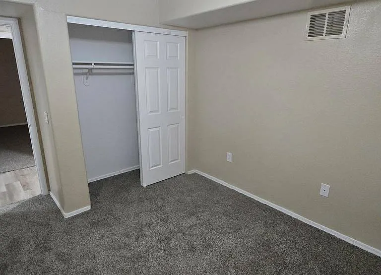 351 E Pearl St — Photo 7