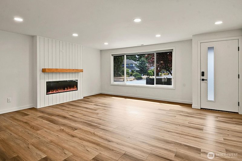 4th image of 4221 108th Street SE