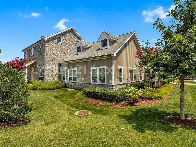 24676 Hutchinson Farm Dr — Photo 31