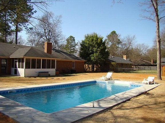2nd image of 1061 Kentwood Dr