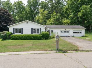 3 Crescent Pl, Almond, NY 14804