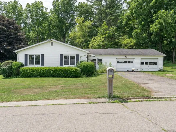 3 Crescent Pl, Almond, NY 14804