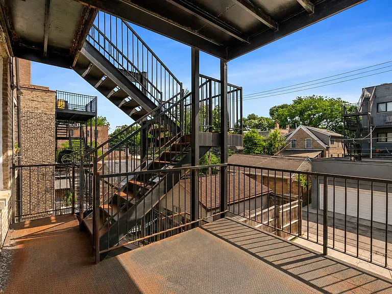 841 N Damen Ave #2R — Photo 16