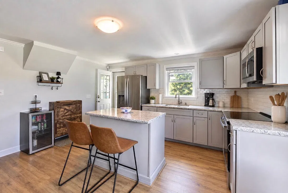 3 bed, 1365 sqft, $2,050 — Photo 3