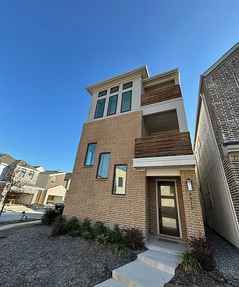8215 Manoa Dr — Photo 1