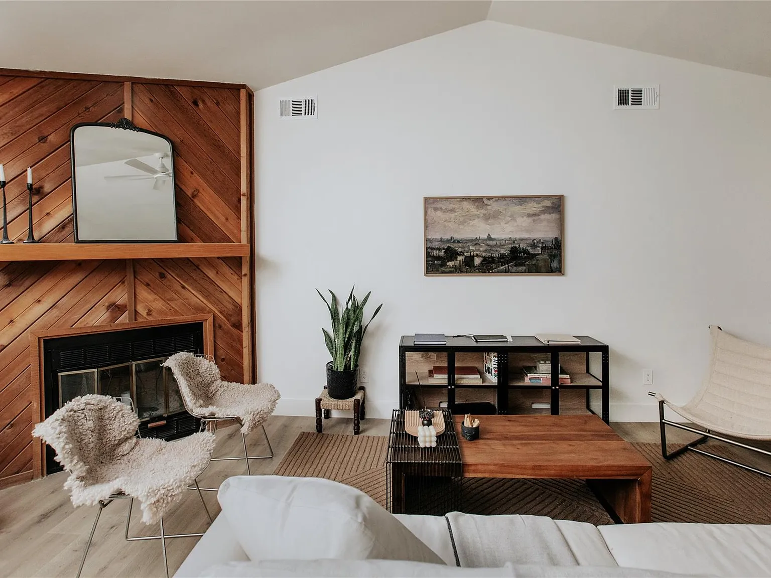 3 bed, 2.0 bath, 1456 sqft, $3,000 — Photo 1