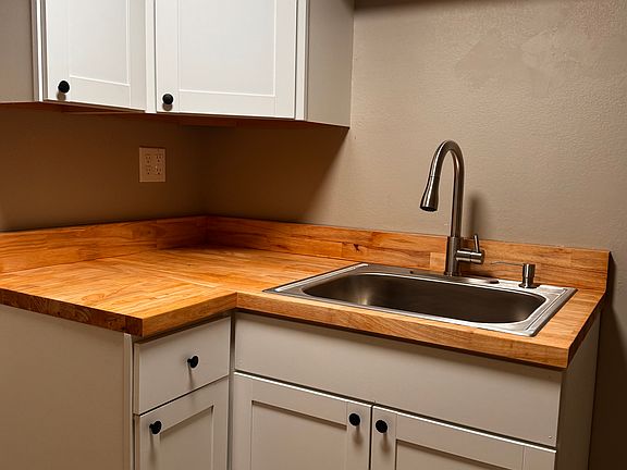 4th image of 940 S Highland Ave #1/2