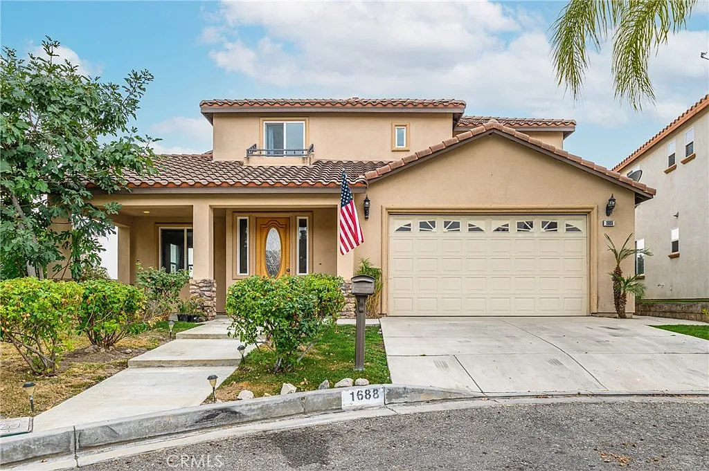 4 bed, 3217 sqft, $4,000 — Photo 1