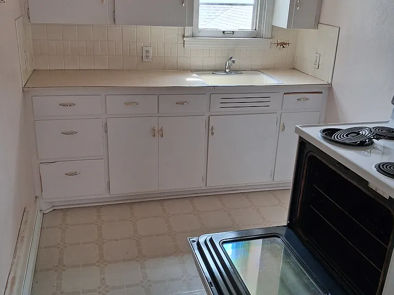 711 8th Ave #9 — Photo 2