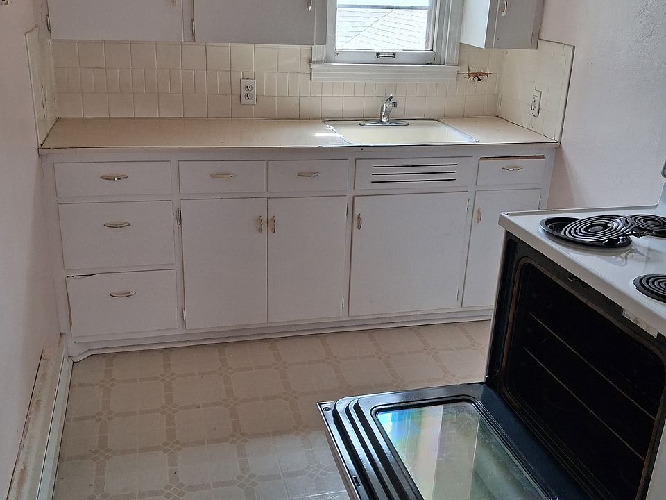 2nd image of 711 8th Ave #9