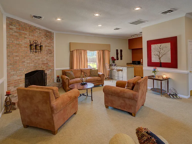 Auburn Place Apartments — Photo 19
