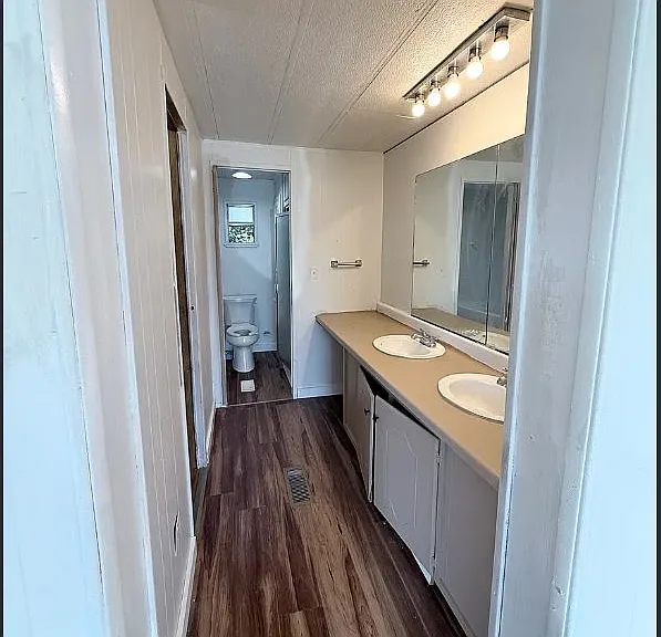 111 King Rd — Photo 15