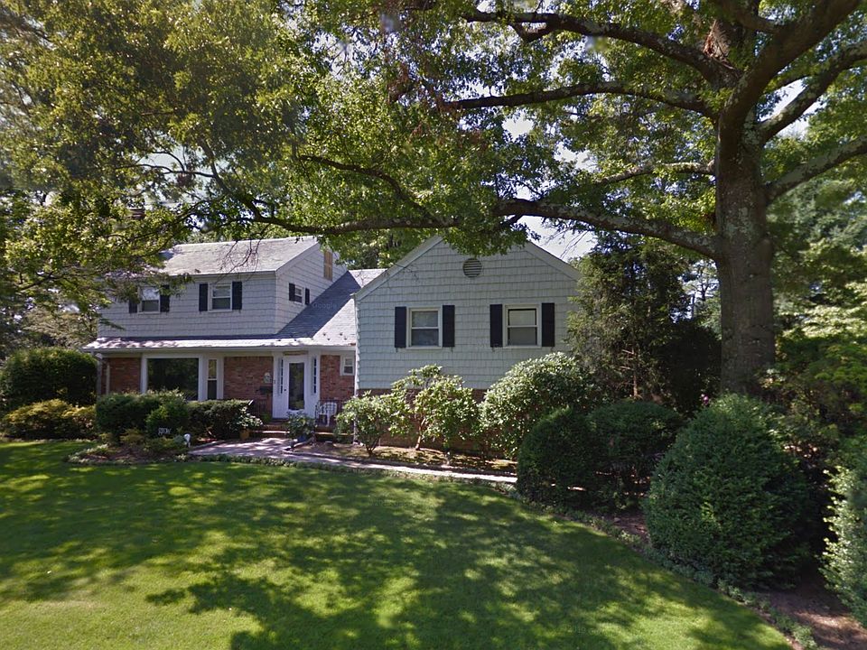 1st image of 44 Vanderlyn Dr