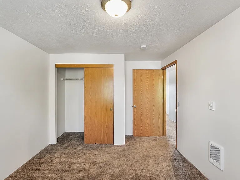 Waverly Square Apartments — Photo 19