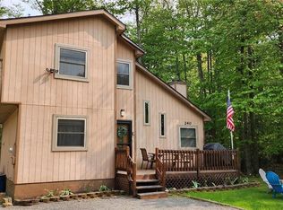 1076 Knollwood Dr, Tobyhanna, PA 18466