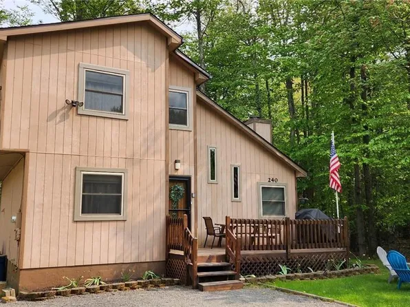 1076 Knollwood Dr, Tobyhanna, PA 18466