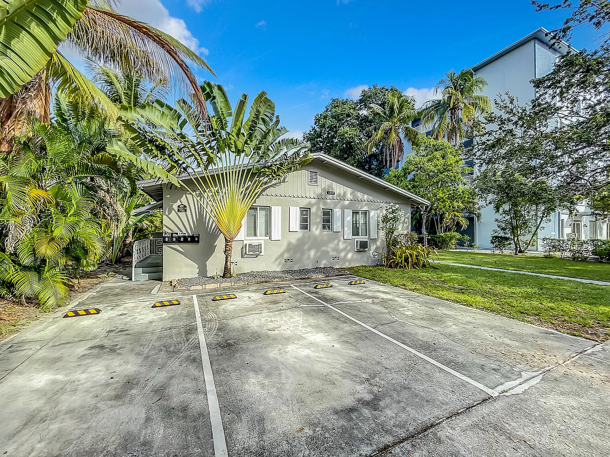 Building Photo - 1711 Washington St #5