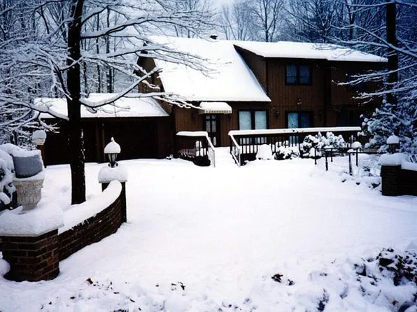 16 Sassafras Rd, Lake Harmony, PA 18624