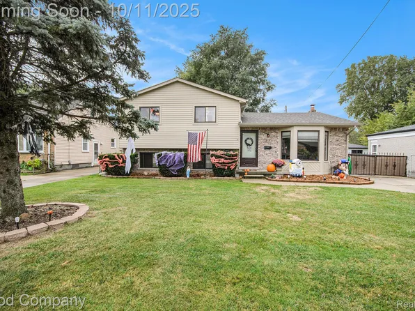 22370 Saint Gertrude St, Saint Clair Shores, MI 48081