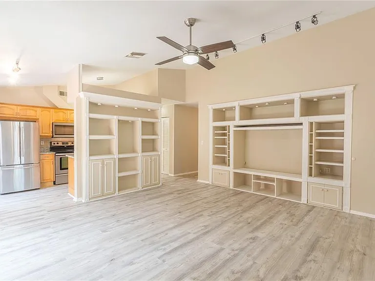 3826 Lake Shore Dr — Photo 7