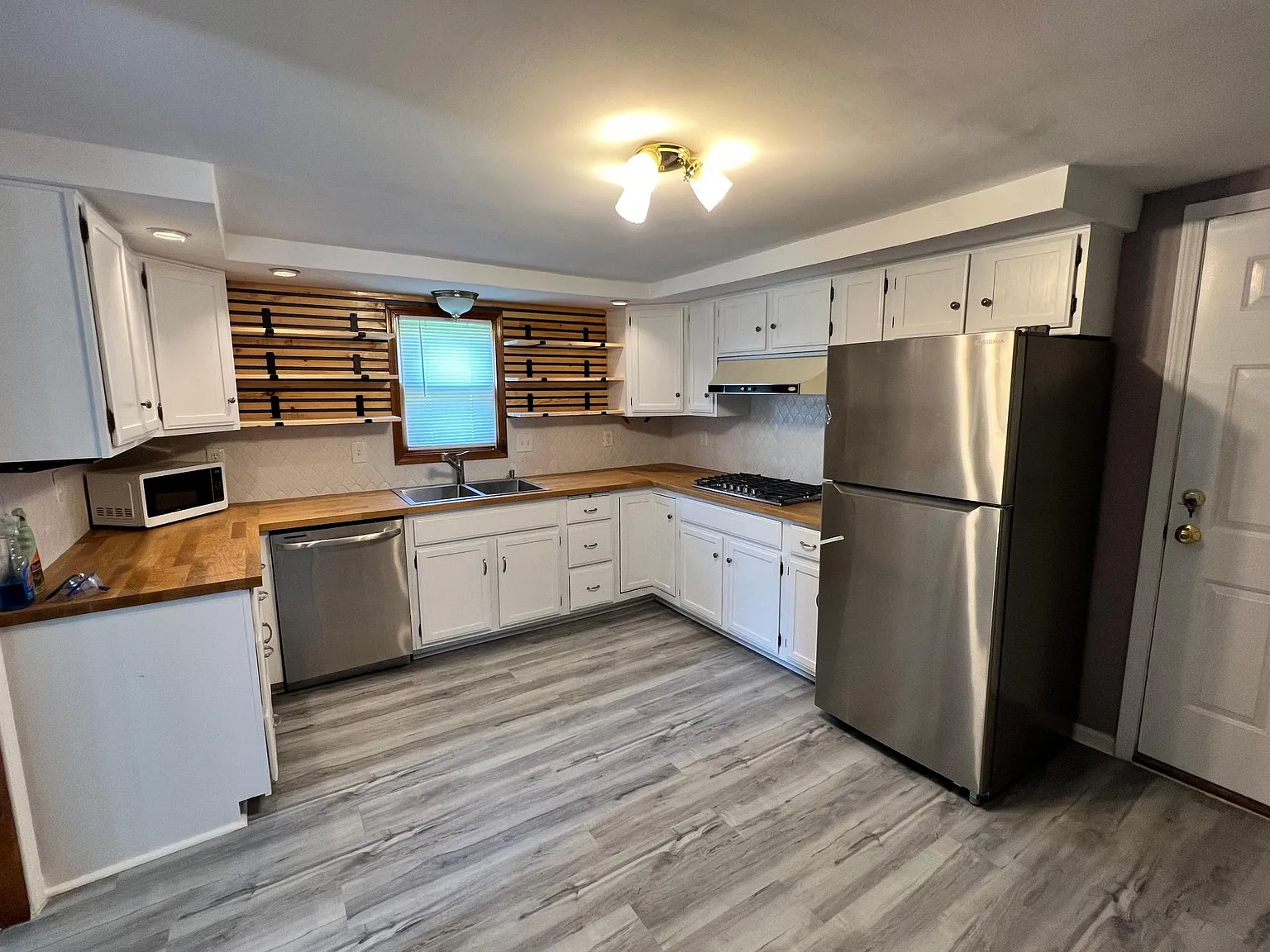 4217 Booth St — Photo 2