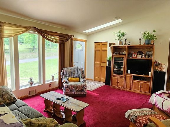 3rd image of 285 Glade Run Rd