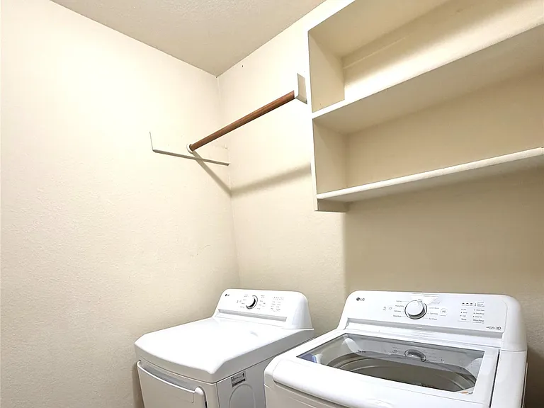 2325 Clover Ridge Dr — Photo 14