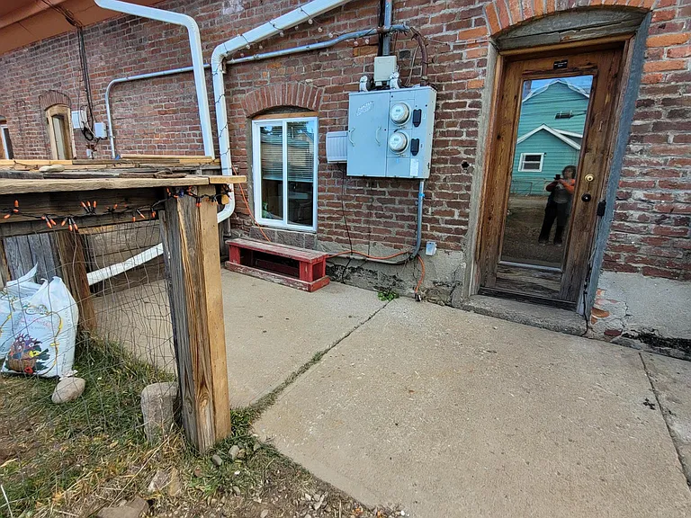 204 E 6th St #REAR — Photo 2