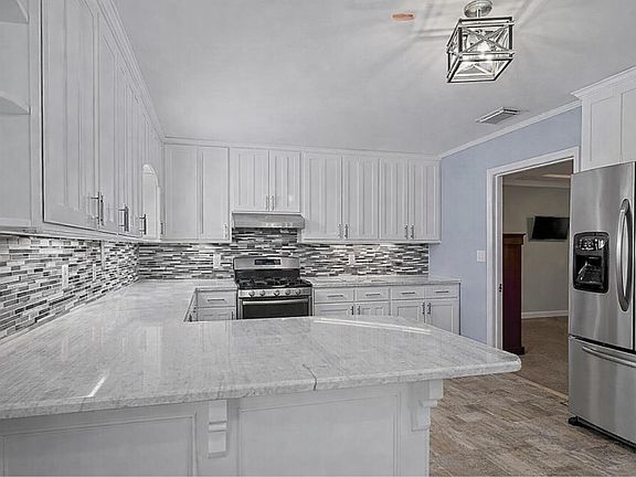 5th image of 103 Center St