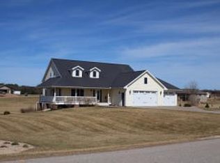 N13348 Larkspur Rd, Trempealeau, WI 54661