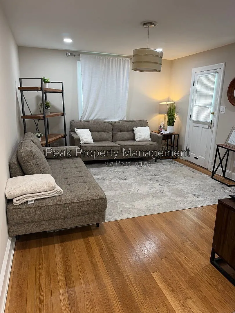 2 bed, 1.0 bath, 850 sqft, $1,700 — Photo 1