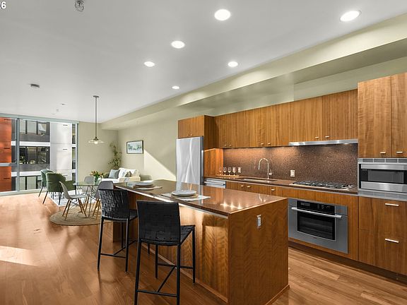 2nd image of 841 SW Gaines St Unit 333