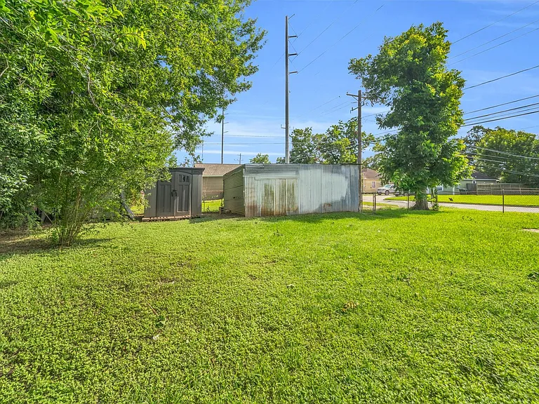 7304 Kinney St — Photo 10