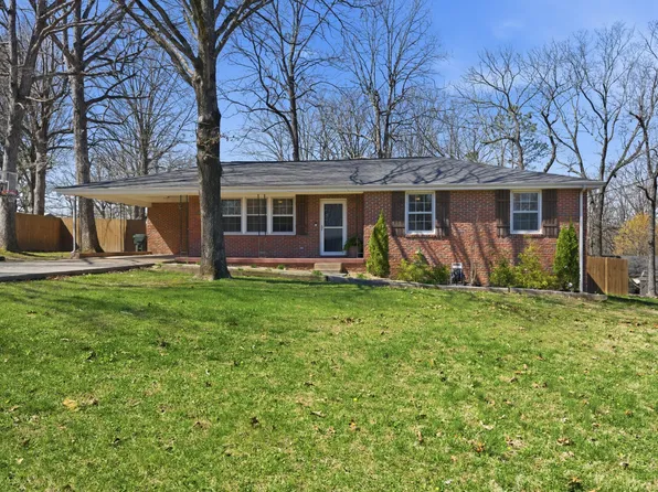 206 1/2 S Hummingbird Ln, Dickson, TN 37055