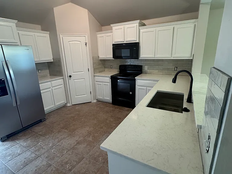 4408 Brooklyn Ave — Photo 10
