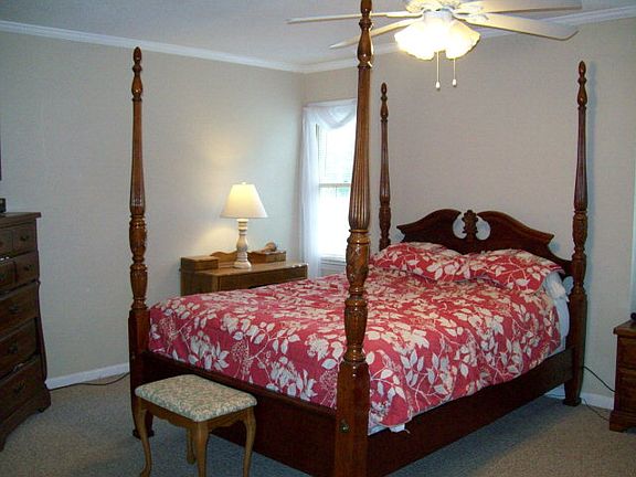 5th image of 302 Violeta Cir