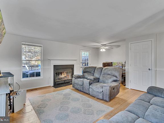 4th image of 208 Sedgwick Ct