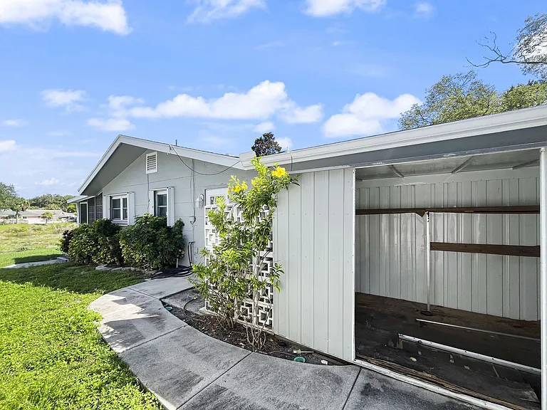 1031 Honeysuckle Rd — Photo 21