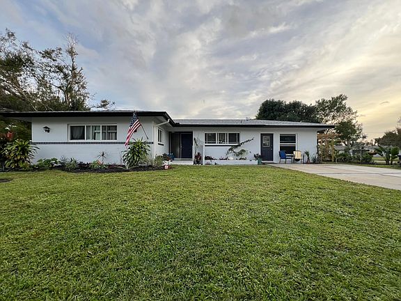 Grove Ave View with Driveway for 2 cars.