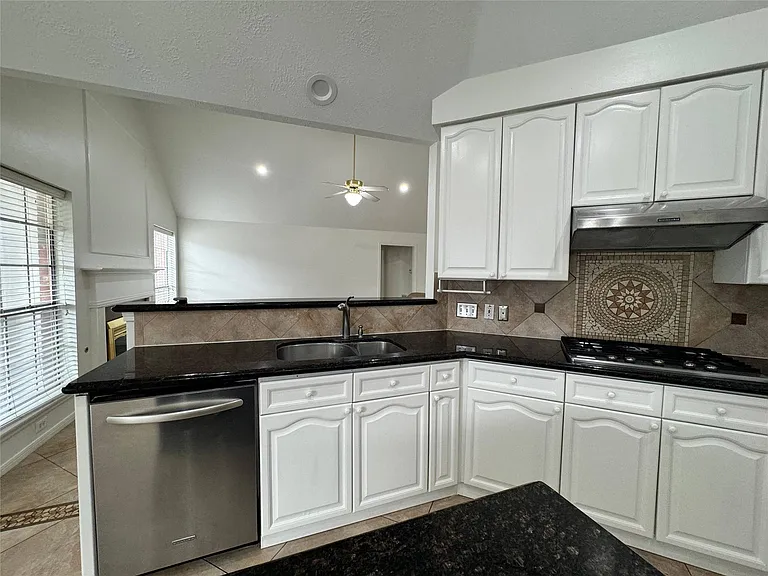 1718 Berkoff Dr — Photo 28