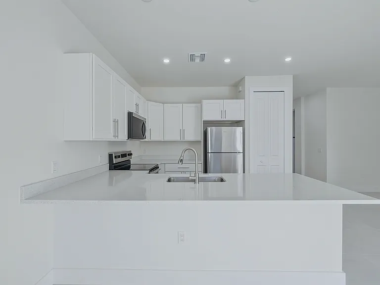5302 28th St SW — Photo 9